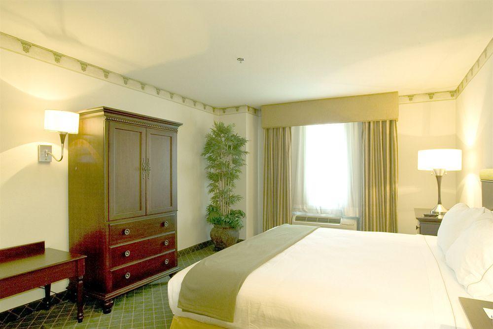 Holiday Inn Express & Suites - Pharr By Ihg Екстер'єр фото